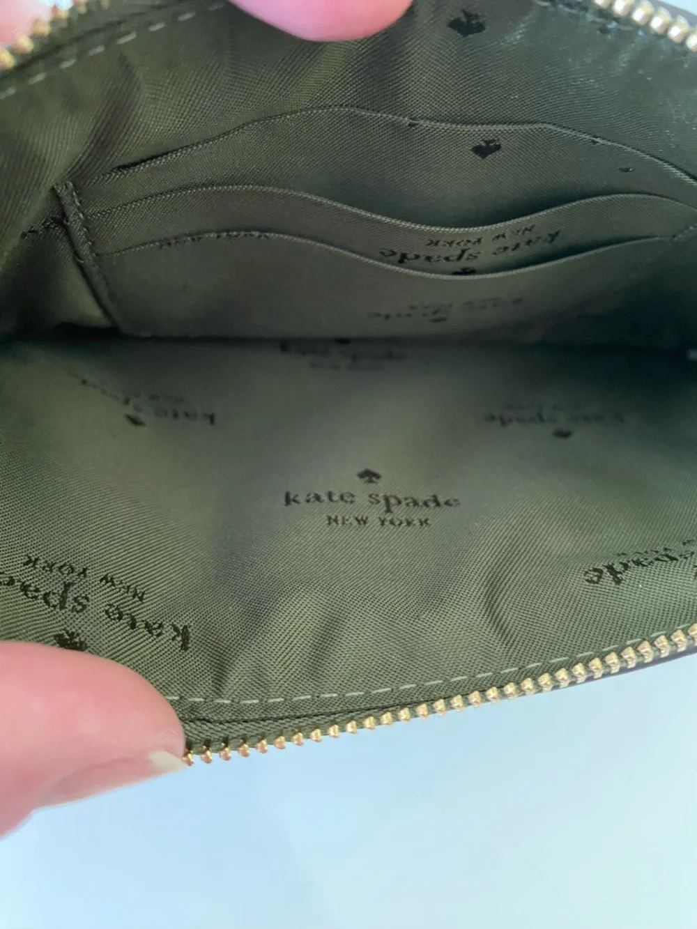 Kate Spade New York Lucy Pebbled Leather Medium L-Zip Wristlet (Enchanted Green)